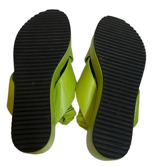 Intentionally Blank Starry Flatform Sandal in
Apple Green Sz 7 - Picture 6 of 9
